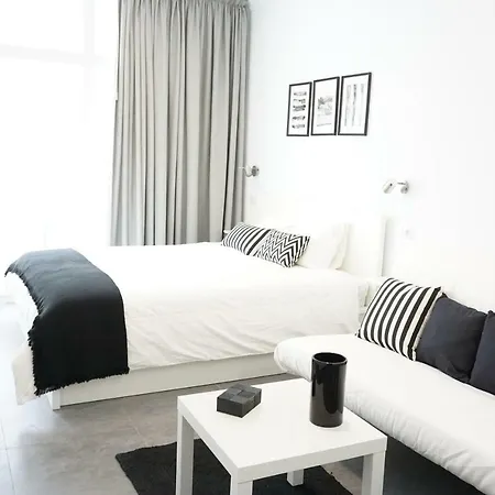 Black & White Canteras Daire